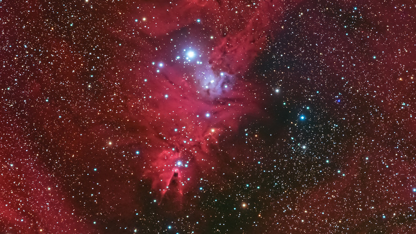 L’ammasso Albero di Natale NGC 2264, subito sotto si trova la nebulosa oscura Cono, Tragoolchitr Jittasaiyapan