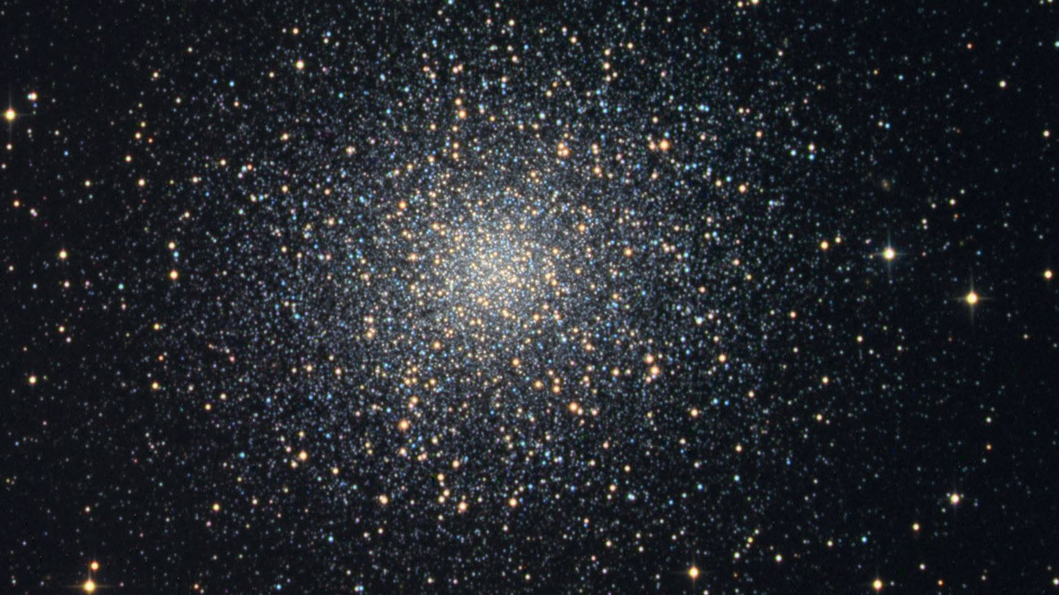 L’ammasso globulare M13 è un oggetto gratificante anche per chi osserva i cieli cittadini.
Michael Breite, Stefan Heutz und Wolfgang Ries/CCD Guide
