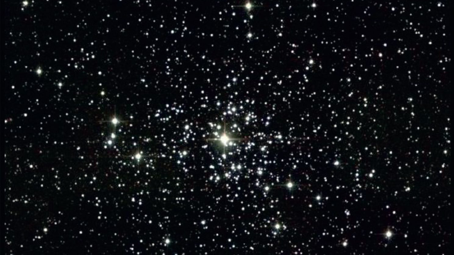 M37 con un ingrandimento elevato: al centro si ha l'impressione di trovarsi in un mare di stelle. 2MASS