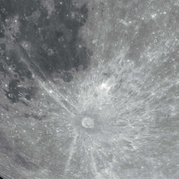 Dal cratere Tycho, 86 km di diametro, si estendono centinaia di sottili raggi.
Mario Weigand