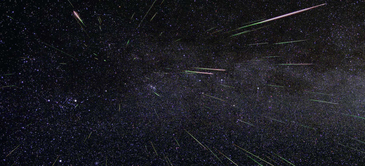 Sciame meteorico delle Perseidi nel 2009. Le stelle cadenti sembrano provenire tutte dallo stesso punto. NASA/JPL