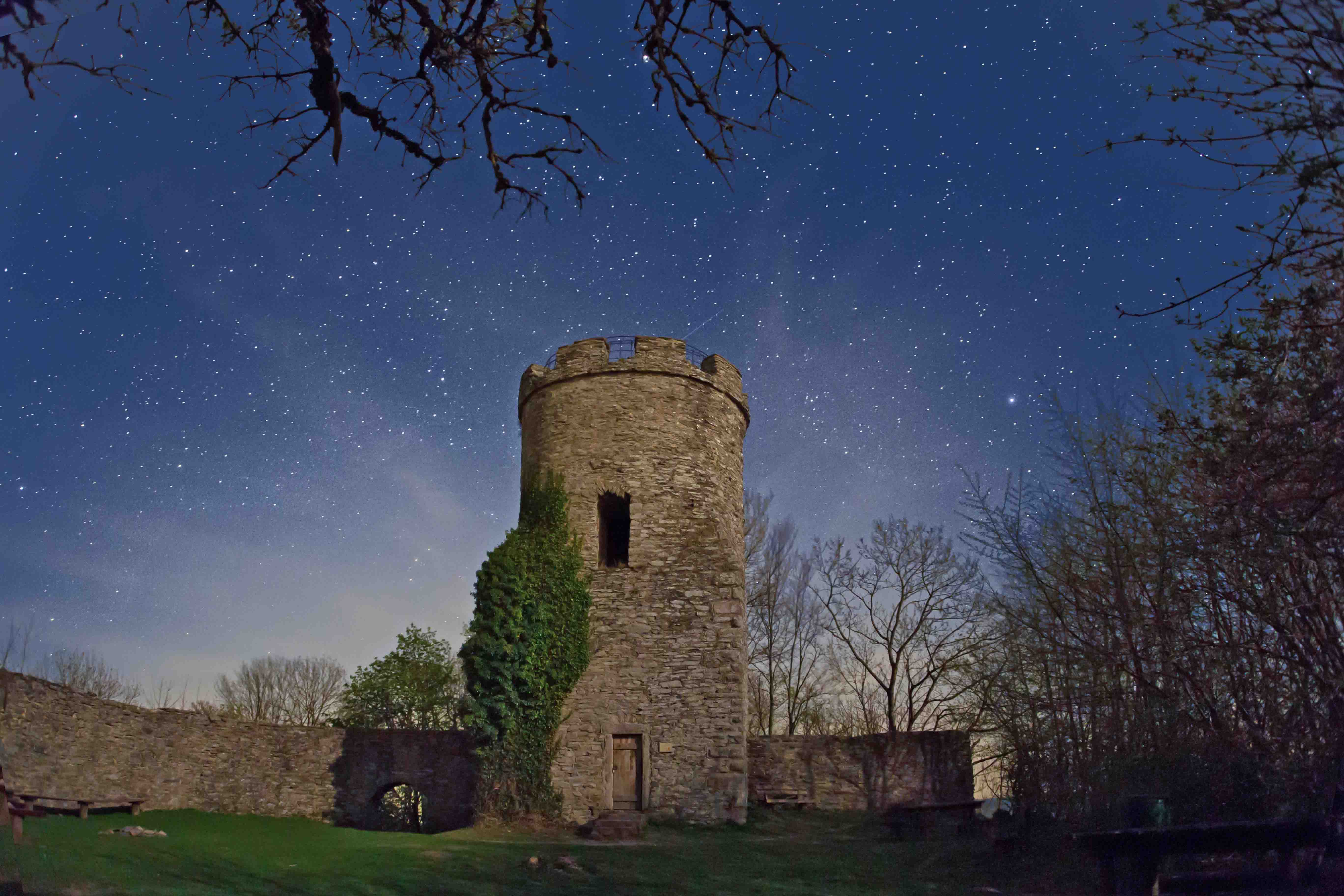 Parco delle stelle della Rhön, rovine di Ebersburg / Foto: Werner Klug, Associazione Sternenpark Rhön e.V.