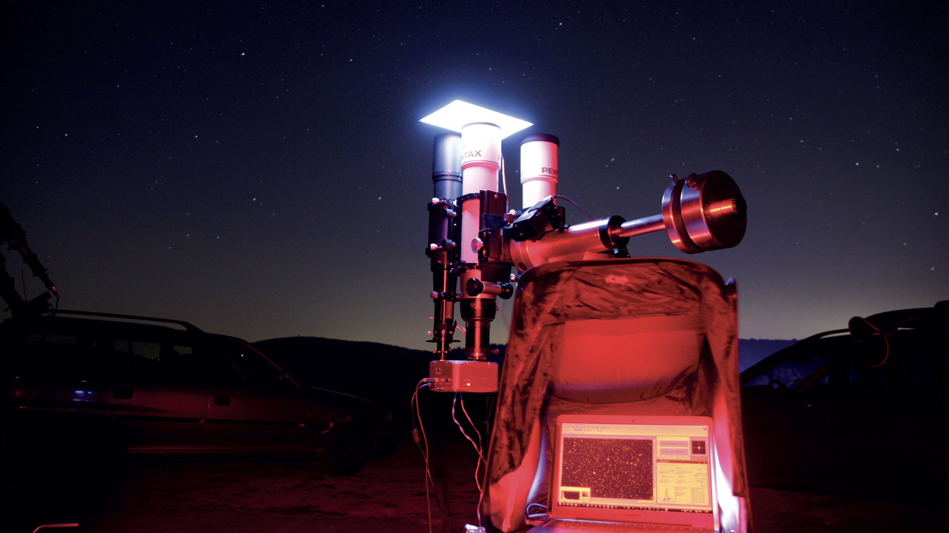 La produzione di un flatfield tramite un'apposita lastra luminosa posta davanti all’apertura del telescopio. M.Weigand