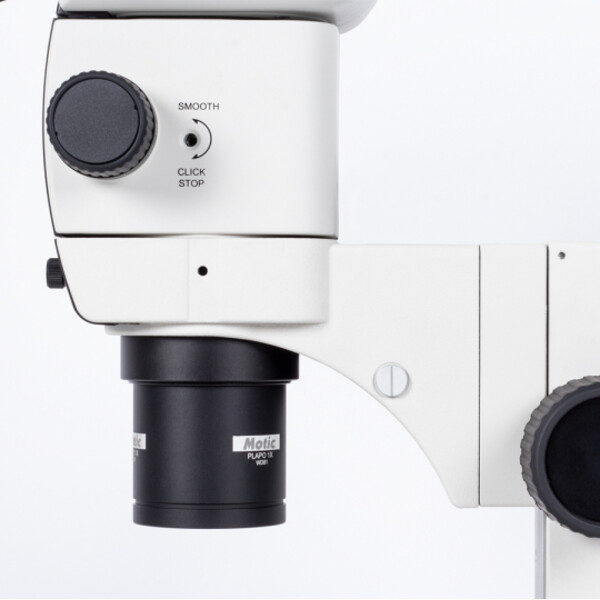 Motic Microscopio stereo zoom SM7TR-P APO1X, trinoculare, 8-56X, WD 81 mm, 7:1