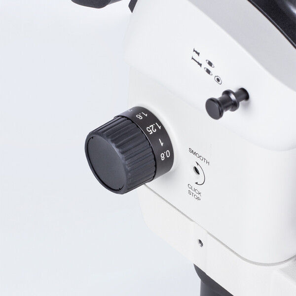 Motic Microscopio stereo zoom SM7TR-P APO1X, trinoculare, 8-56X, WD 81 mm, 7:1