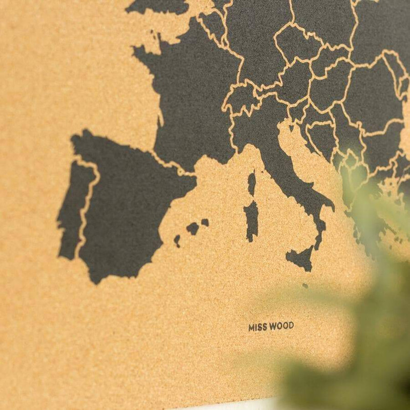 Miss Wood Carta continentale Mappa di Woody Europa nera 60x45 cm incorniciata