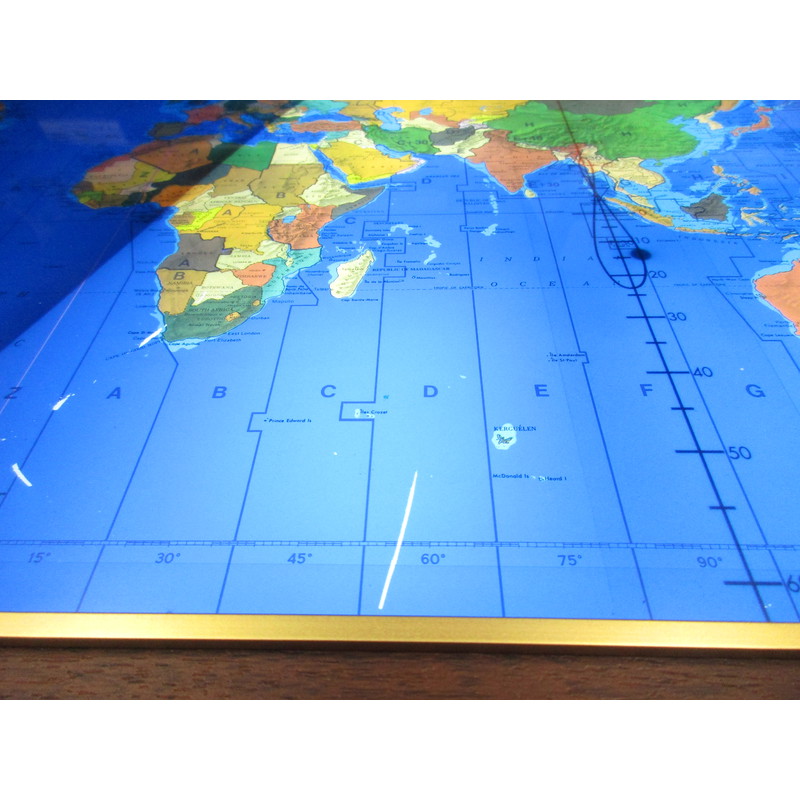 Geochron Original Kilburg in Walnuß Echtholzfurnierausführung und goldfarbenen Zierleisten (gebraucht)