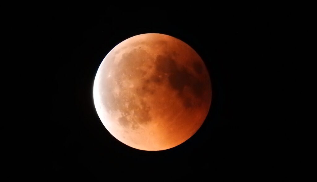 Eclissi lunare poco prima della fine